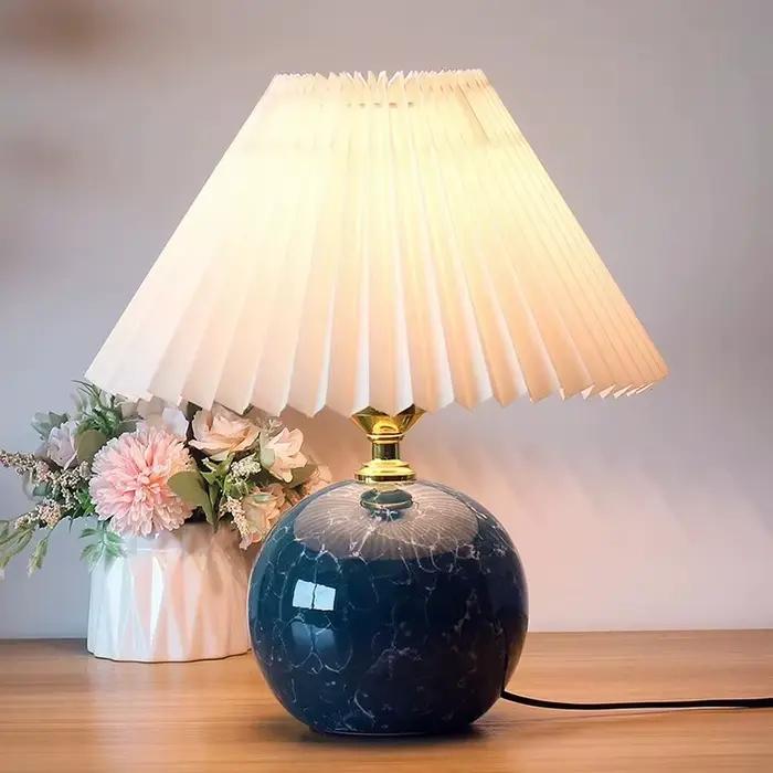 Lampe de table plissée blanche en céramique moderne pour chambre et salon, lampe de bureau, éclairag