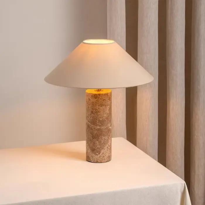 Lampe de table en tissu travertin jaune