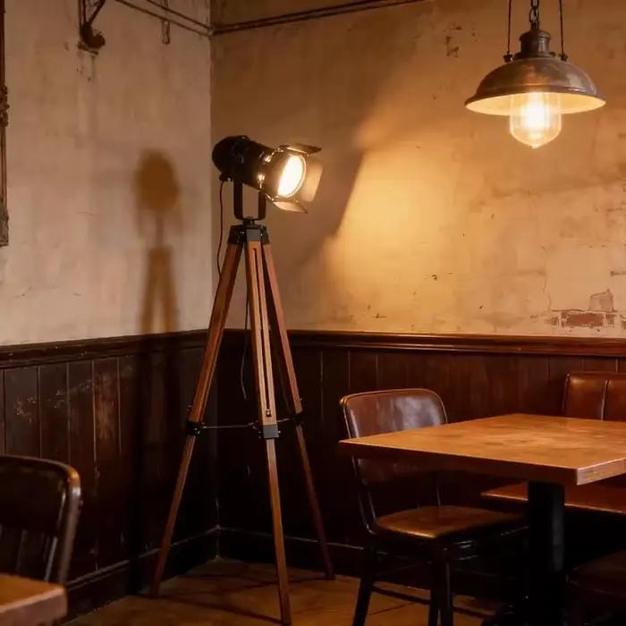 Lampadaire LED industriel en bois