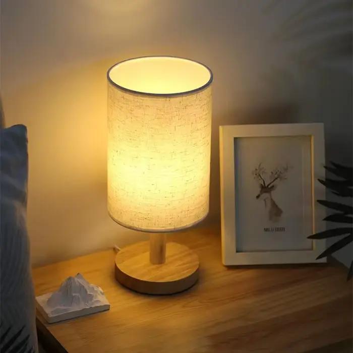 Lampe de table en bois avec abat-jour en tissu style chinois pour chambre à coucher ambiance apaisante occasions spéciales rechargeable par USB