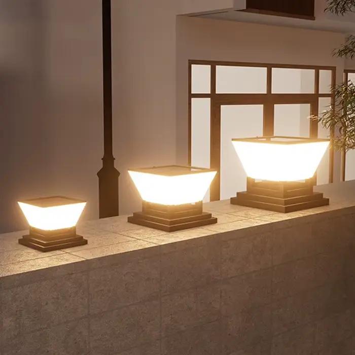 Lampe solaire noire imperméable avec capuchon de poteau