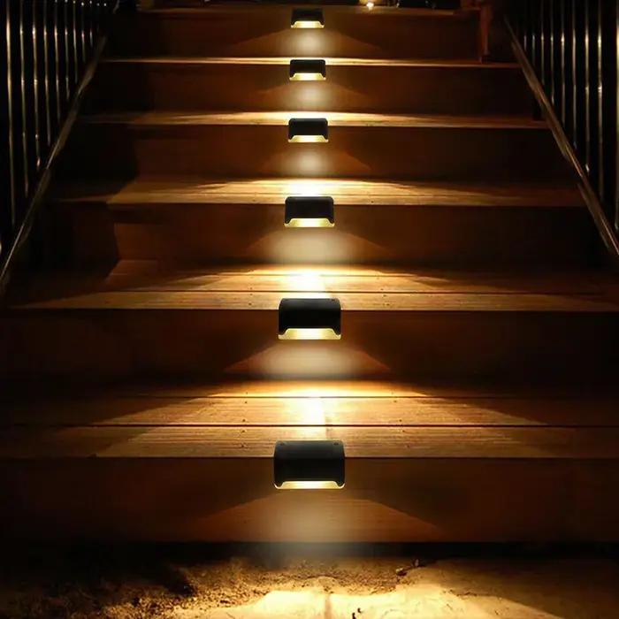 Lampe LED Solaire Imperméable d'Extérieur, Éclairage Décoratif, Idéal pour un Jardin, une Terrasse, des Escaliers ou une Clôture