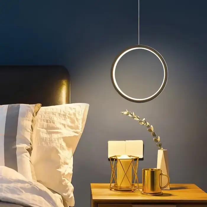 Plafonnier LED suspendu composé d'anneaux, design moderne, luminaire décoratif d'intérieur, idéal pour un salon, un bar ou un restaurant