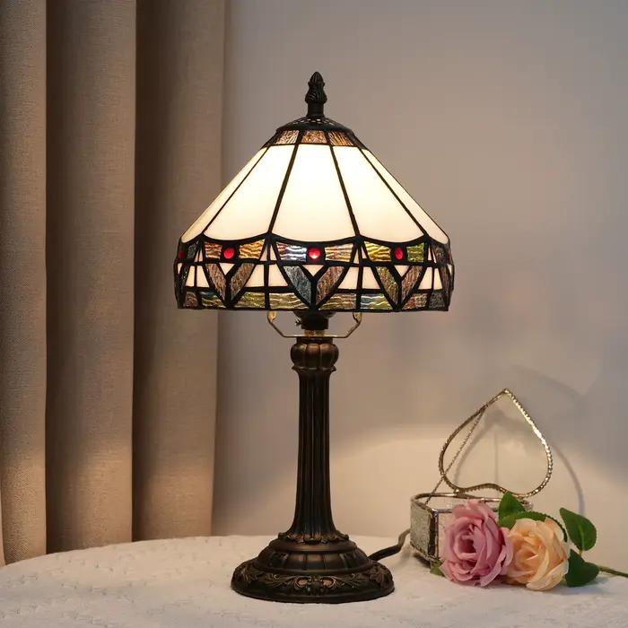 Lampe de table en verre teinté style Tiffany