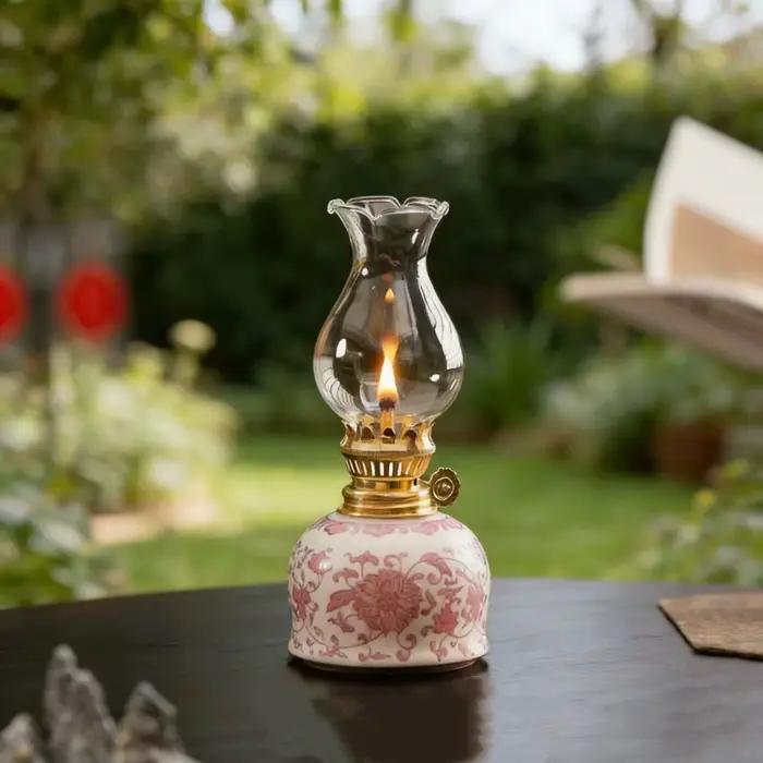1 lampe à huile en céramique vintage avec deux accessoires, porte-bougie en verre coupe-vent, idéale pour la décoration de salons de thé et de cours.