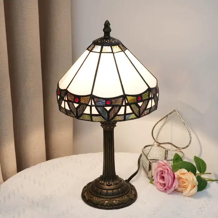 Lampe de table en verre teinté style Tiffany