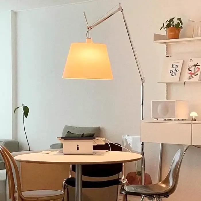 Lampe sur pied à bras articulé de style rock italien