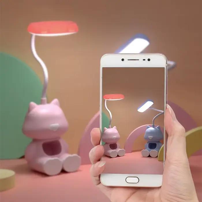Lampe de bureau en forme de chat mignon et créative avec support pour téléphone flux lumineux pour chambre d'étudiant enfants occaions spéciales