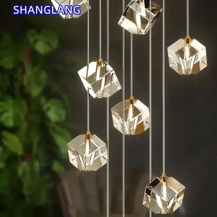 Grand lustre suspendu en cristal