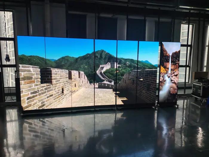 Écran d'affichage LED P1.86 en gros pour usine, écran LED mobile et pliable, machine publicitaire intérieure couleur intégrale, panneau LED