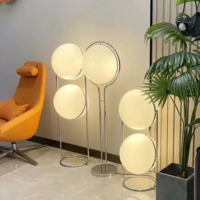 Lampe sur pied moderne en métal chromé avec boule acrylique blanche et jaune pour salon chambre d'hôtel décoration de canapé occaions spéciales
