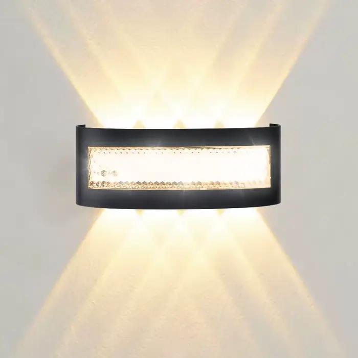 Appliques murales LED modernes pour une utilisation intérieure et extérieure avec des lumières haut et bas pour les salons, les couloirs, les chambres à coucher et la décoration intérieure