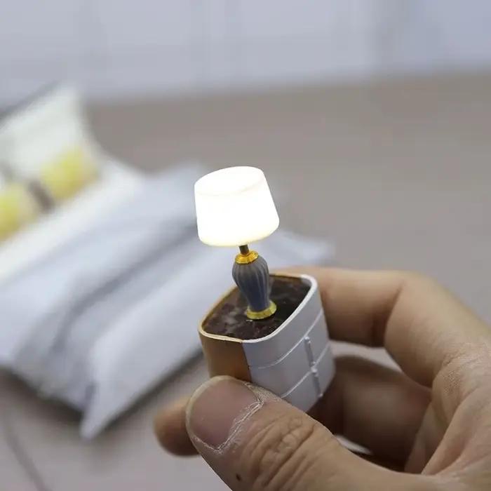 1 pièces 1:20 Miniature maison de poupée meubles bricolage lampe de bureau Style bureau lampe de Table Miniature modèle maison de poupée accessoires