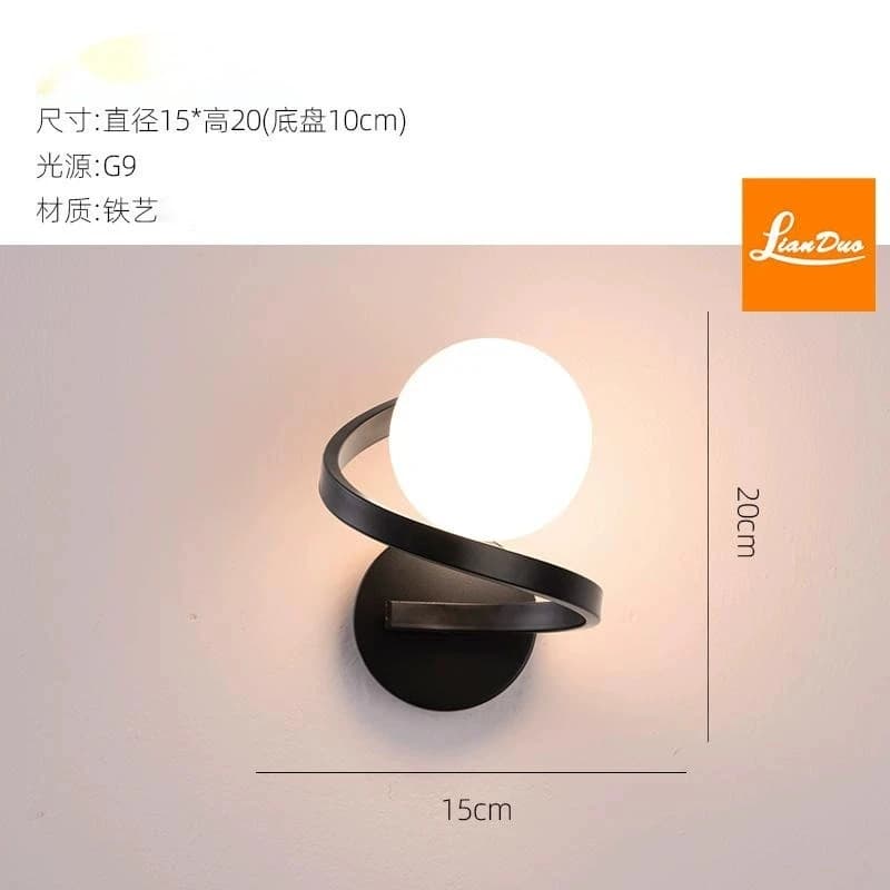Lampe sphérique en spirale au pied du lit de la chambre, mur d'ambiance simple et moderne pour le sa