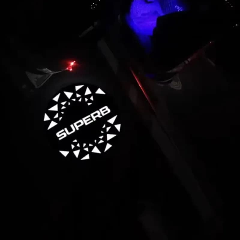 Projecteur de porte de voiture Led, lampes de bienvenue Laser pour Skoda VRS Kodiaq GT Superb 3V 3T
