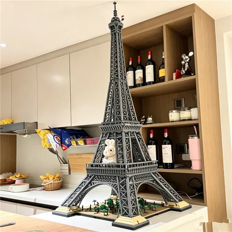En stock : Blocs de construction Tour Eiffel, modèle d'architecture emblématique de Paris, grande ta
