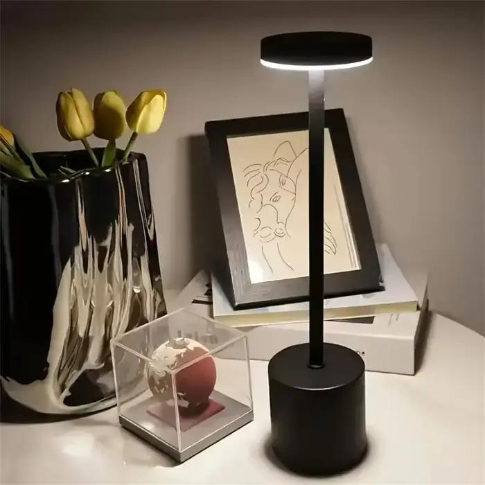 Lampe de bureau LED rechargeable au toucher moderne avec 3 tons de couleur, adaptée au design élégan