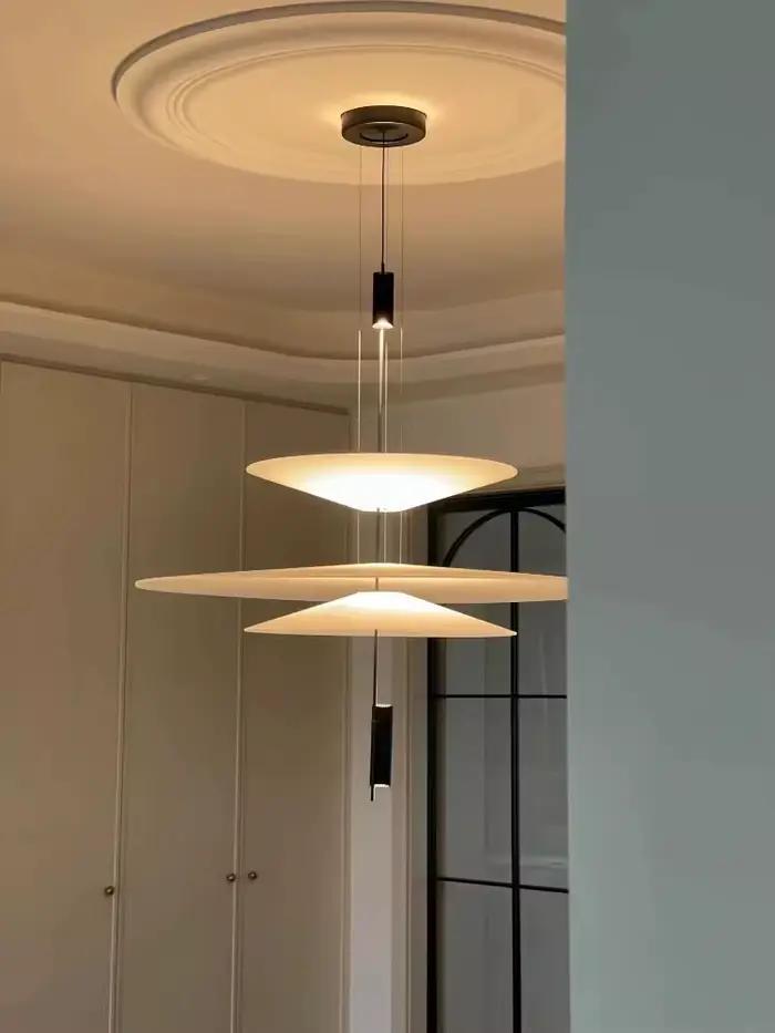 Suspension LED italienne Flamingo moderne en chrome poli pour éclairage de plafond et table basse à utiliser dans salon, chambre, restaurant