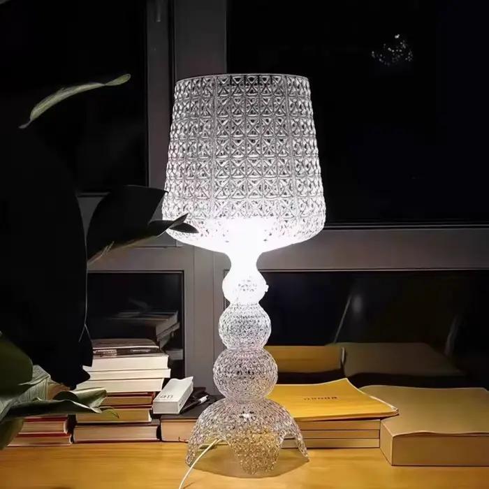 Lampe sur pied moderne avec abat-jour chromé poli pour salon et chambre à coucher装饰去掉最后的装饰性描述,只保留标题部分。 ###TITRE### Lampe sur pied moderne avec abat-jour chromé poli pour salon et chambre à coucher