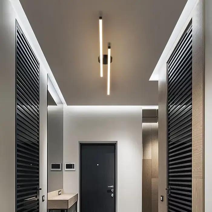 Plafonnier moderne à LEDs avec bande lumineuse perforée en aluminium pour éclairer salon chambre couloir dressing et autres pièces intérieures occasions spéciales