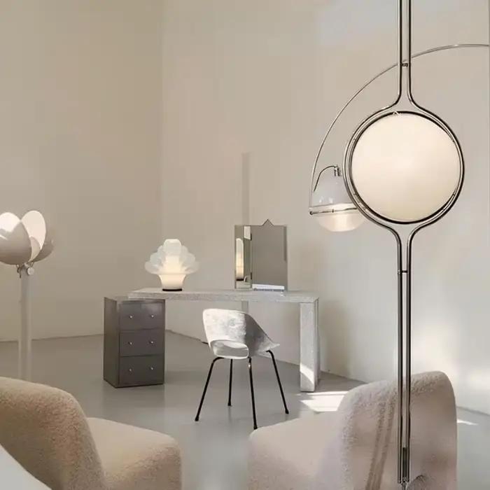 Lampe sur pied Parisian Orb, globe crème LED pour salon