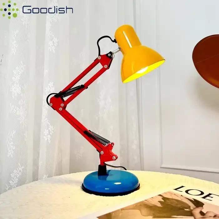 Lampadaire LED sur pied de style médiéval
