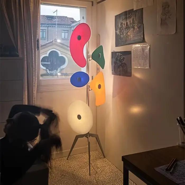 Lampe LED autoportante moderne et créative avec acrylique et ABS pour salon et chambre à coucher occaions spéciales
