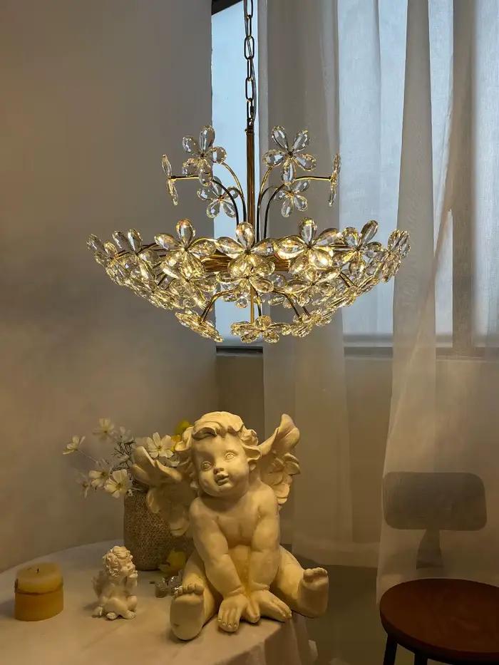 Plafonnier LED suspendu en cristal au design français moderne