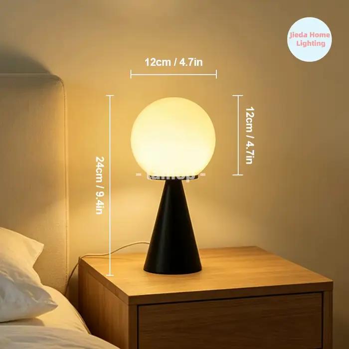 Lampe de table en verre sphérique contrastée