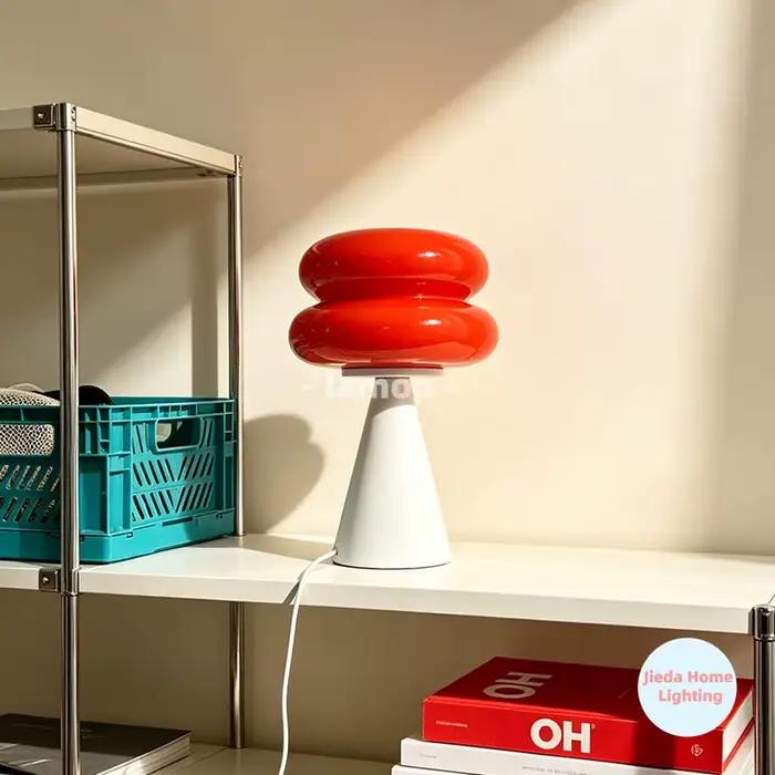 Lampe de table en verre à coquilles superposées