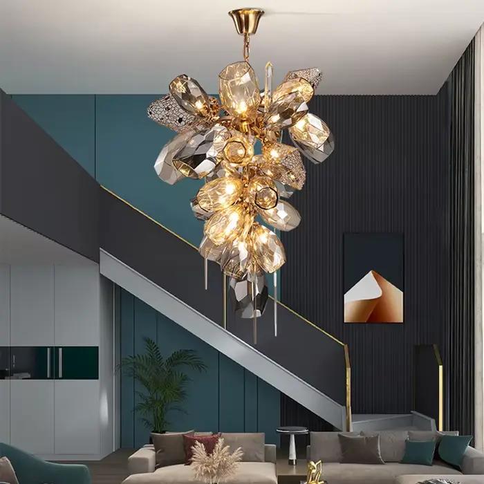 Lustre suspendu en cristal au design artistique, design italien moderne, idéal pour un salon