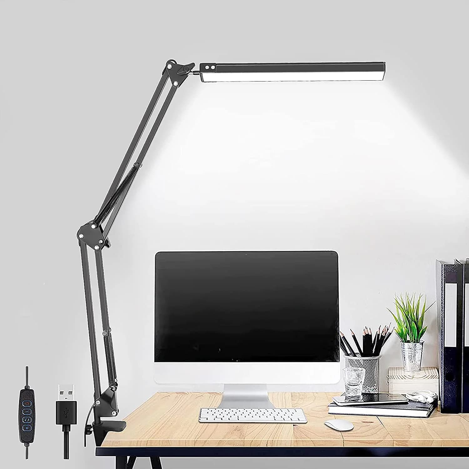 Une lampe de bureau LED, lampe de bureau à bras oscillant en métal réglable avec pince, lampe de bur